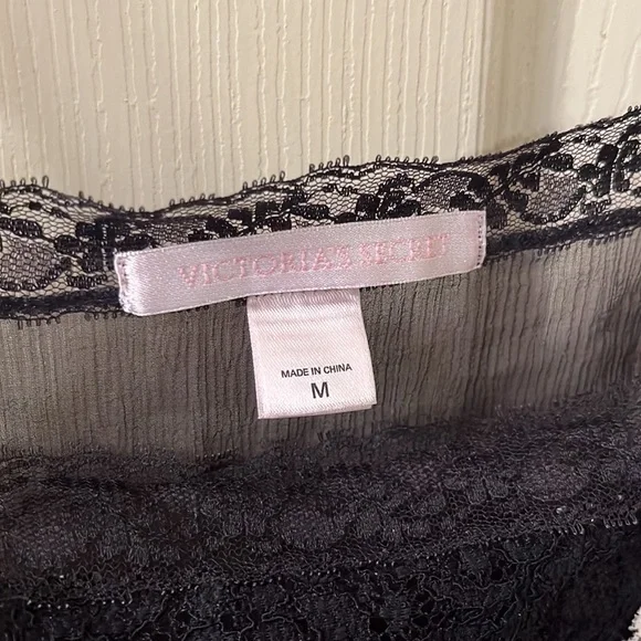 VICTORIA SECRET LINGERIE SIZE MEDIUM - Picture 2 of 4
